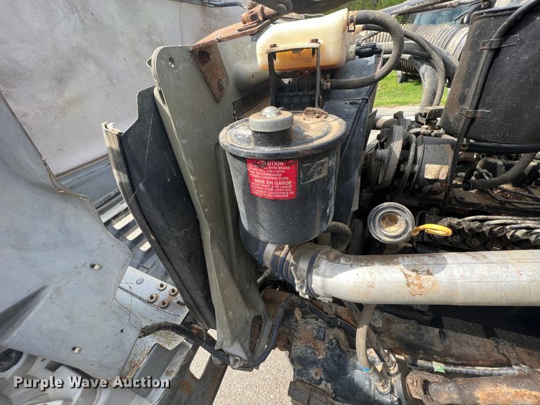 image for item KG9741 1998 Ford F800  flatbed truck