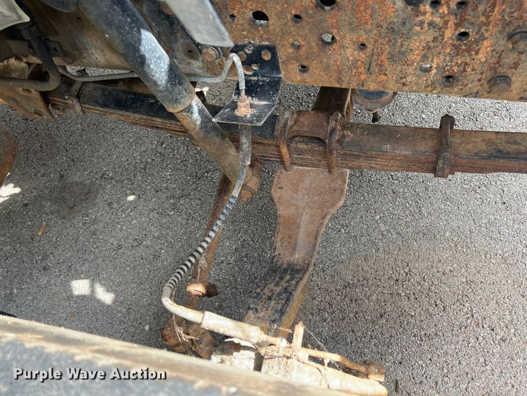 image for item KG9741 1998 Ford F800  flatbed truck