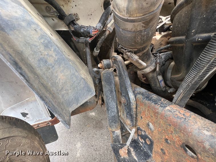 image for item KG9741 1998 Ford F800  flatbed truck