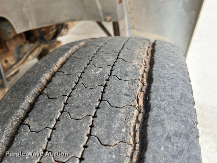 image for item KG9741 1998 Ford F800  flatbed truck