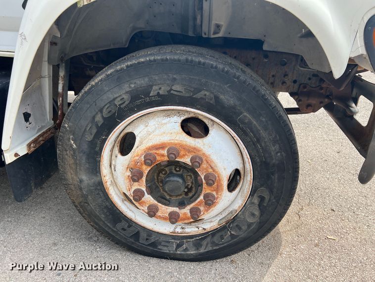 image for item KG9741 1998 Ford F800  flatbed truck