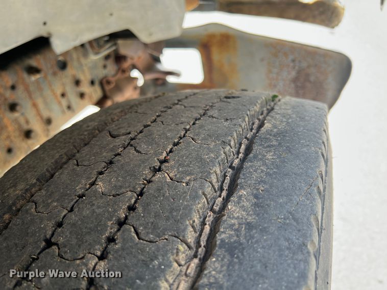 image for item KG9741 1998 Ford F800  flatbed truck