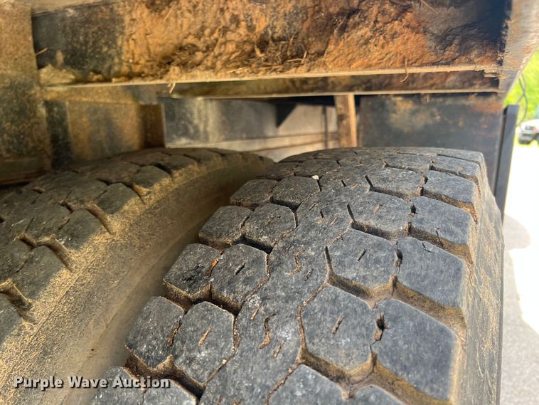 image for item KG9741 1998 Ford F800  flatbed truck