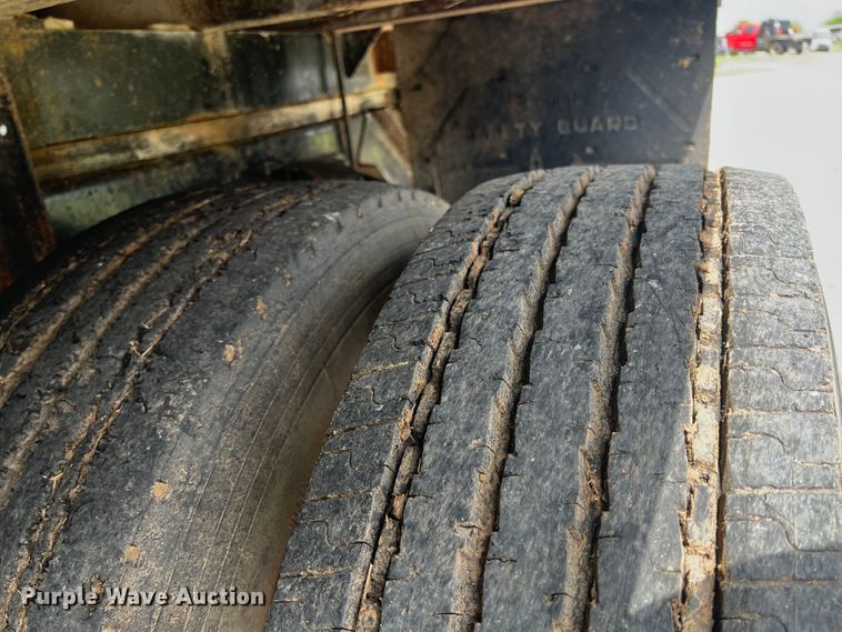 image for item KG9741 1998 Ford F800  flatbed truck