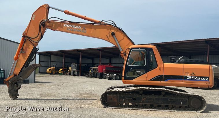 image for item KN9517 2005 Daewoo SOLAR 255LCV  excavator