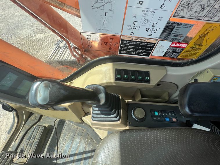 image for item KN9517 2005 Daewoo SOLAR 255LCV  excavator