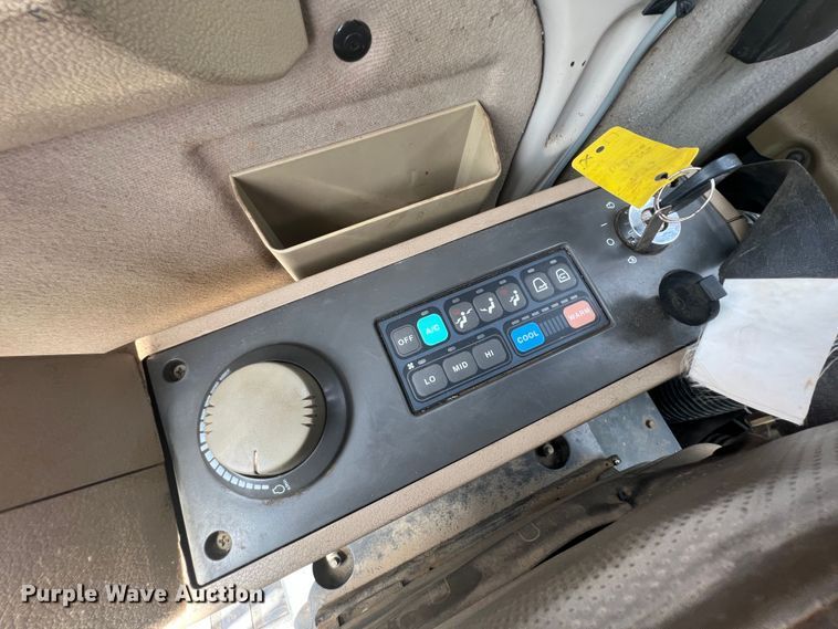 image for item KN9517 2005 Daewoo SOLAR 255LCV  excavator