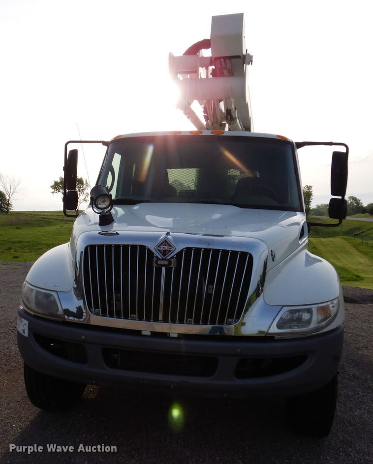 image for item KN9870 2008 International 4300  bucket truck