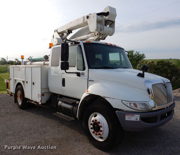 image for item KN9870 2008 International 4300  bucket truck