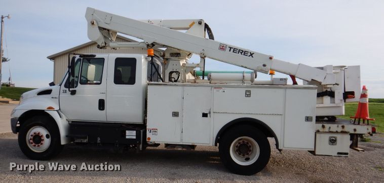 image for item KN9870 2008 International 4300  bucket truck