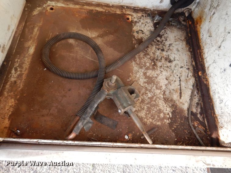 image for item KN9870 2008 International 4300  bucket truck