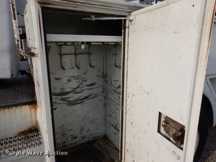 image for item KN9870 2008 International 4300  bucket truck