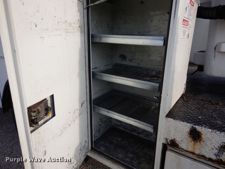 image for item KN9870 2008 International 4300  bucket truck