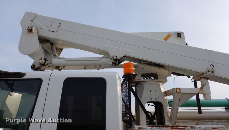 image for item KN9870 2008 International 4300  bucket truck