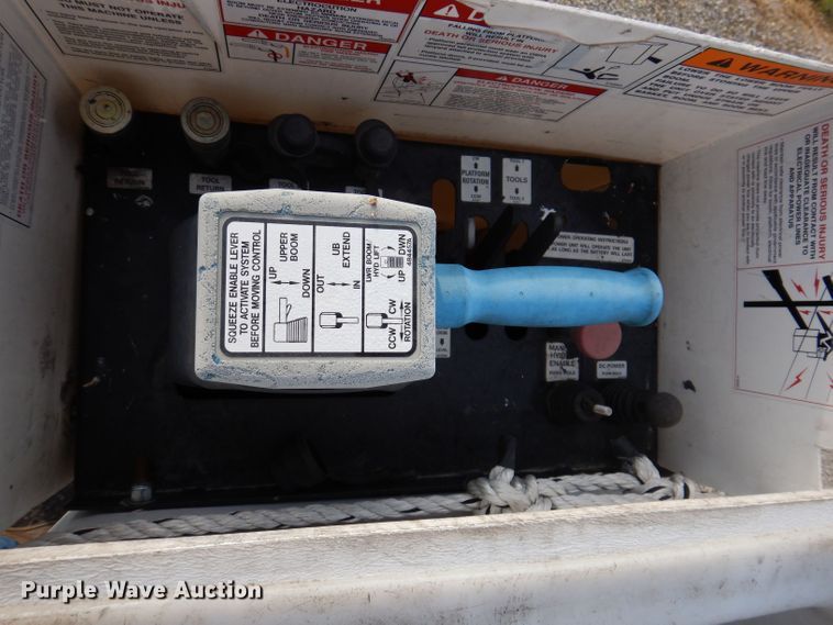 image for item KN9870 2008 International 4300  bucket truck