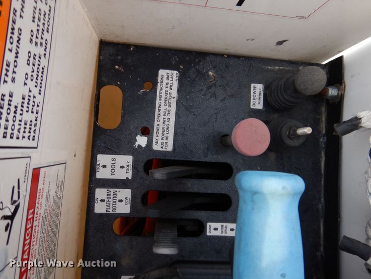 image for item KN9870 2008 International 4300  bucket truck