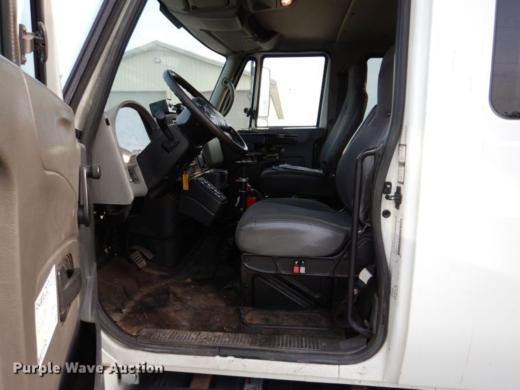 image for item KN9870 2008 International 4300  bucket truck