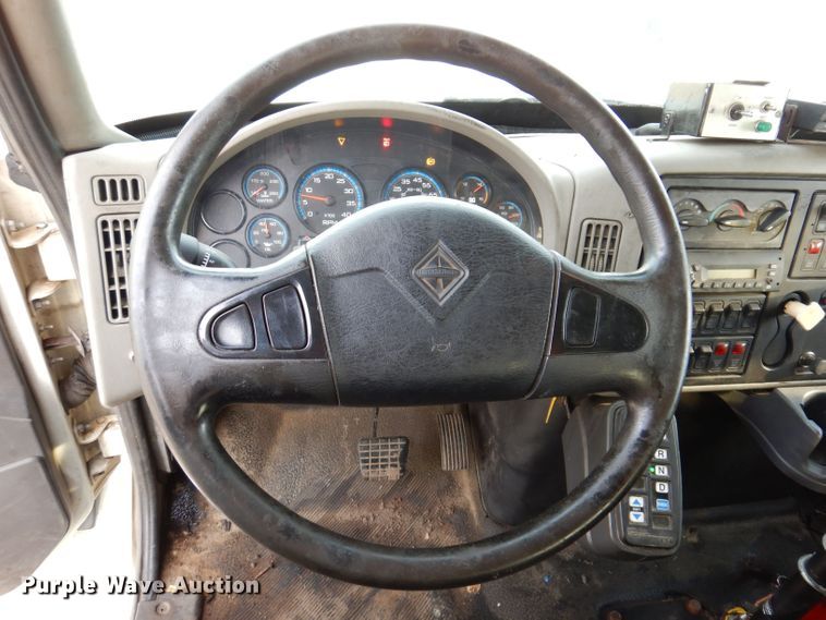 image for item KN9870 2008 International 4300  bucket truck