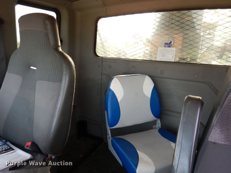 image for item KN9870 2008 International 4300  bucket truck