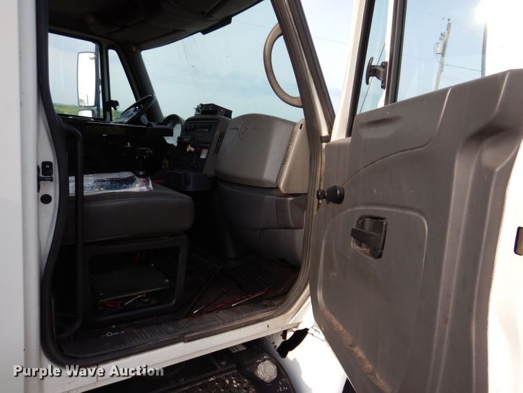 image for item KN9870 2008 International 4300  bucket truck