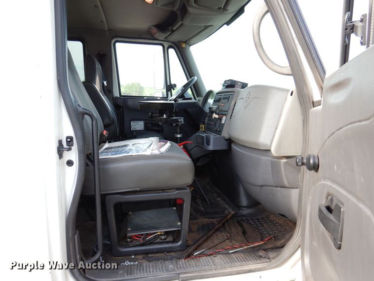 image for item KN9870 2008 International 4300  bucket truck