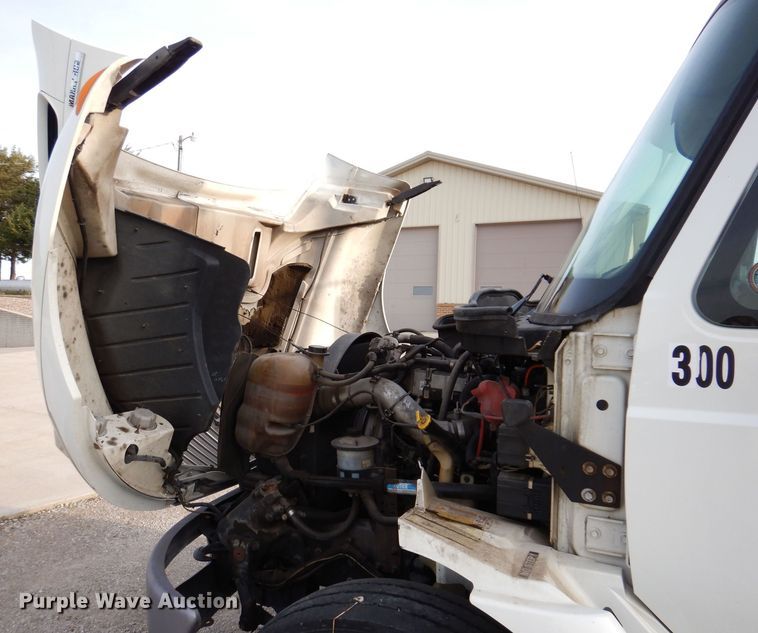 image for item KN9870 2008 International 4300  bucket truck