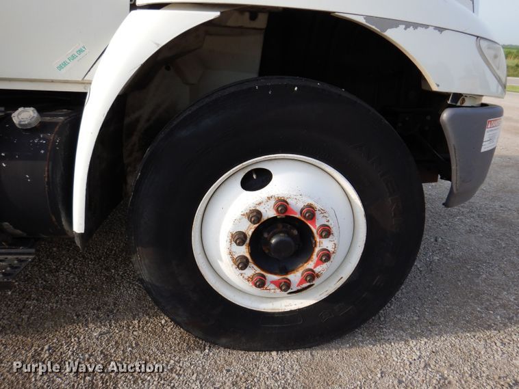 image for item KN9870 2008 International 4300  bucket truck