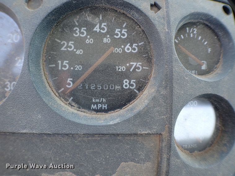 image for item KR9751 2000 Freightliner FL70  truck cab and chassis