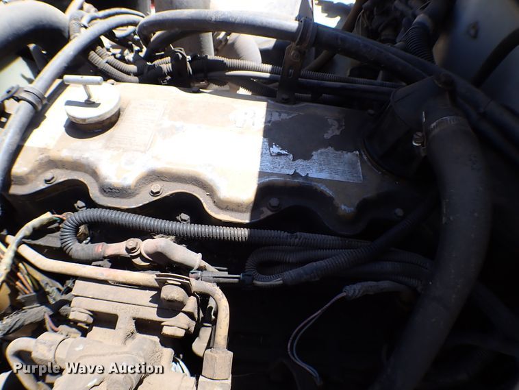 image for item KR9751 2000 Freightliner FL70  truck cab and chassis