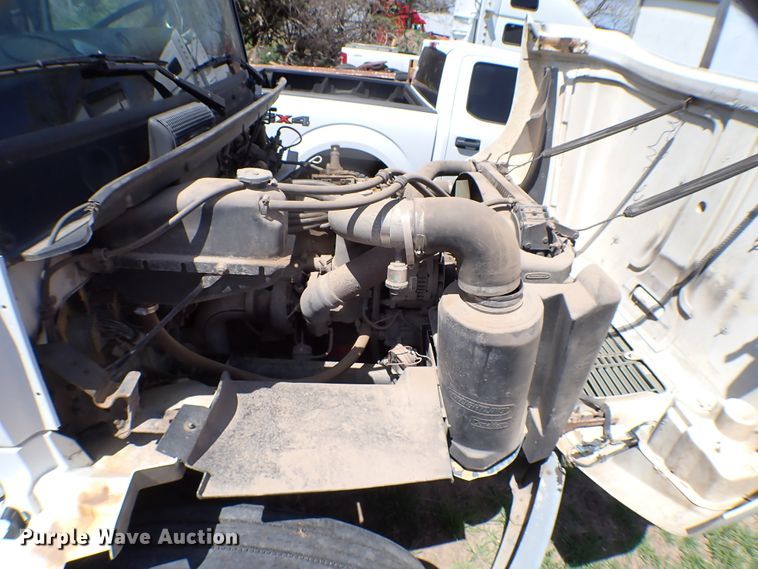 image for item KR9751 2000 Freightliner FL70  truck cab and chassis