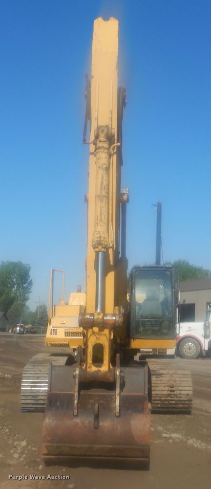 image for item KS9929 2005 John Deere 330C LC  excavator