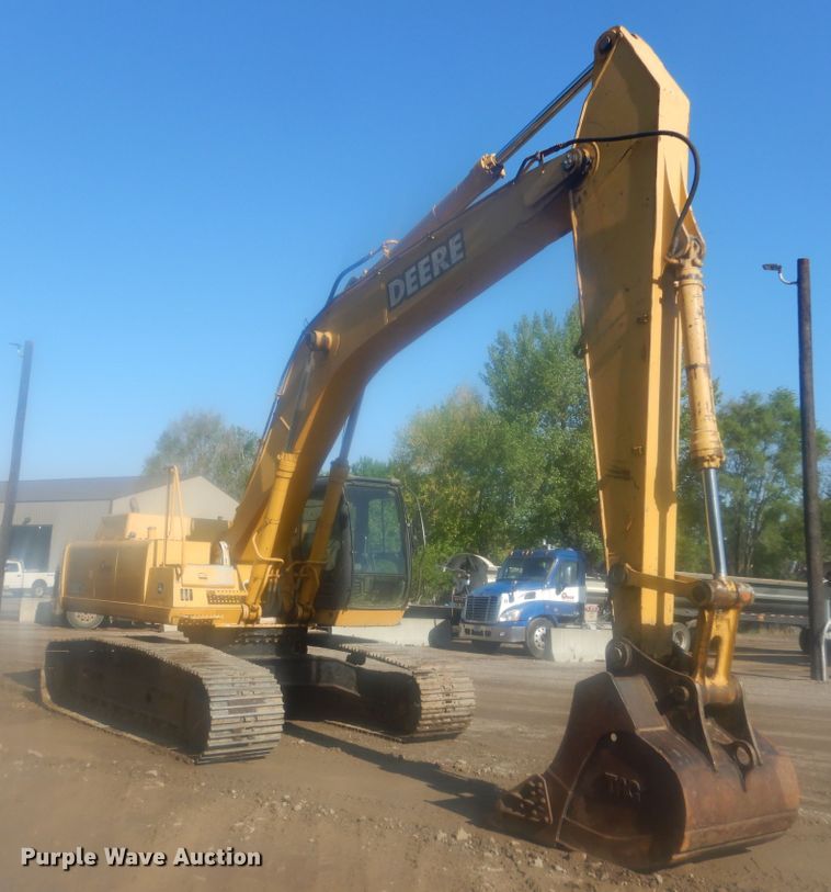 image for item KS9929 2005 John Deere 330C LC  excavator