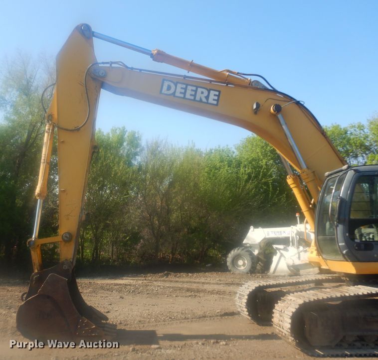 image for item KS9929 2005 John Deere 330C LC  excavator