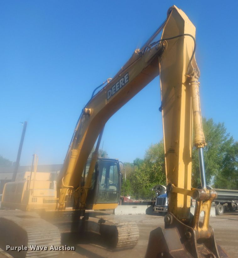 image for item KS9929 2005 John Deere 330C LC  excavator