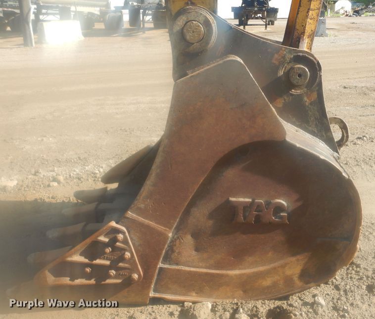 image for item KS9929 2005 John Deere 330C LC  excavator