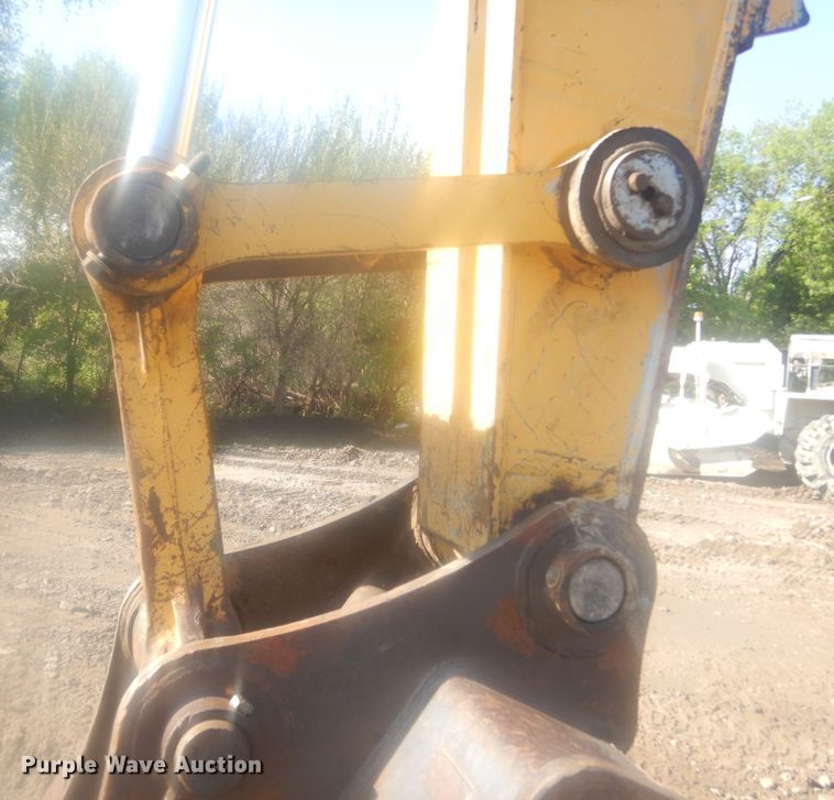image for item KS9929 2005 John Deere 330C LC  excavator