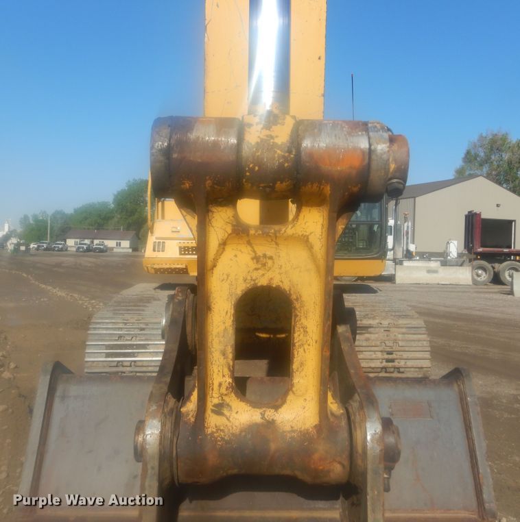 image for item KS9929 2005 John Deere 330C LC  excavator