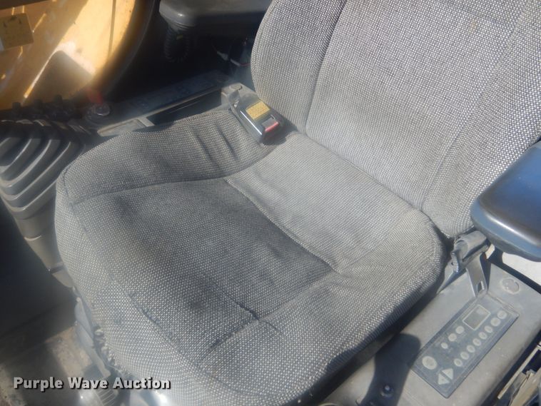 image for item KS9929 2005 John Deere 330C LC  excavator