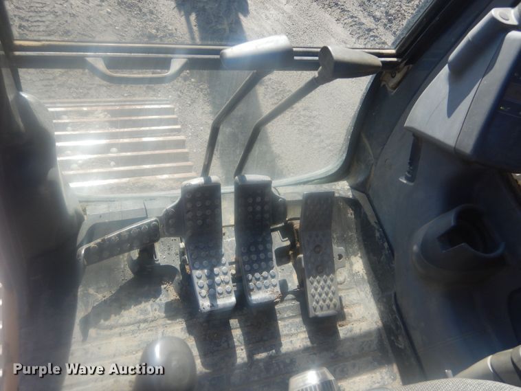 image for item KS9929 2005 John Deere 330C LC  excavator