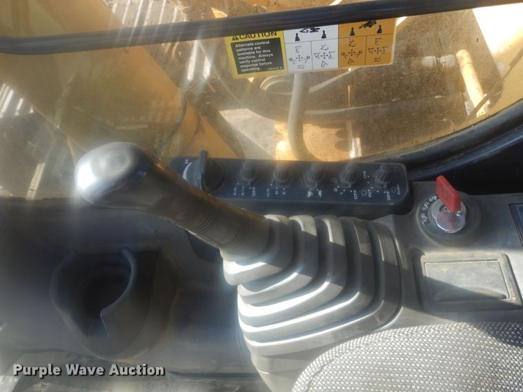 image for item KS9929 2005 John Deere 330C LC  excavator