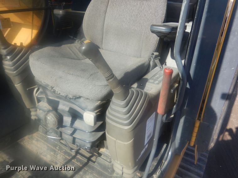 image for item KS9929 2005 John Deere 330C LC  excavator