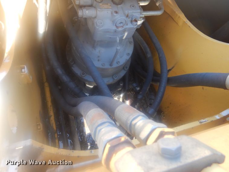 image for item KS9929 2005 John Deere 330C LC  excavator