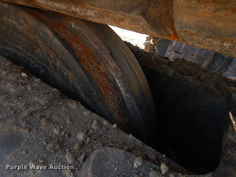 image for item KS9929 2005 John Deere 330C LC  excavator