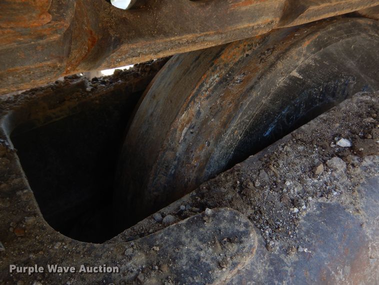 image for item KS9929 2005 John Deere 330C LC  excavator