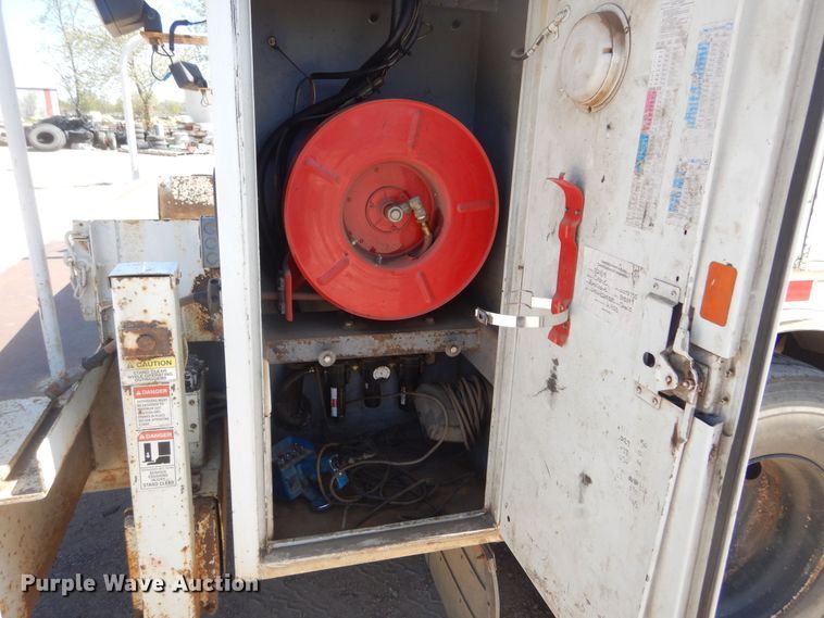 image for item KS9948 2006 International 4200  utility / service truck