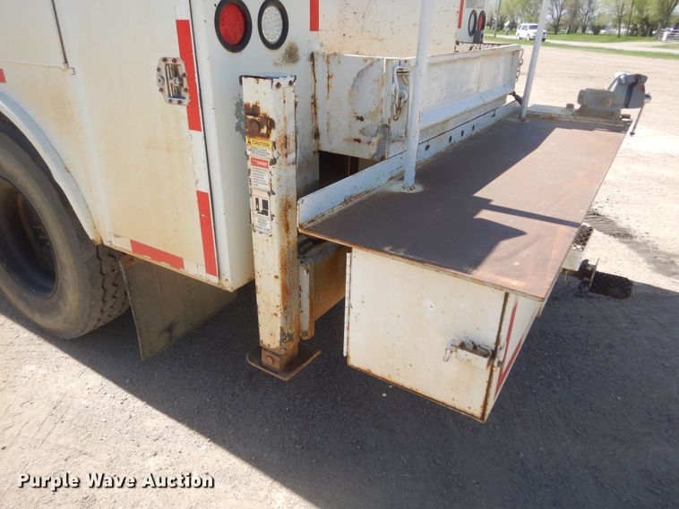 image for item KS9948 2006 International 4200  utility / service truck