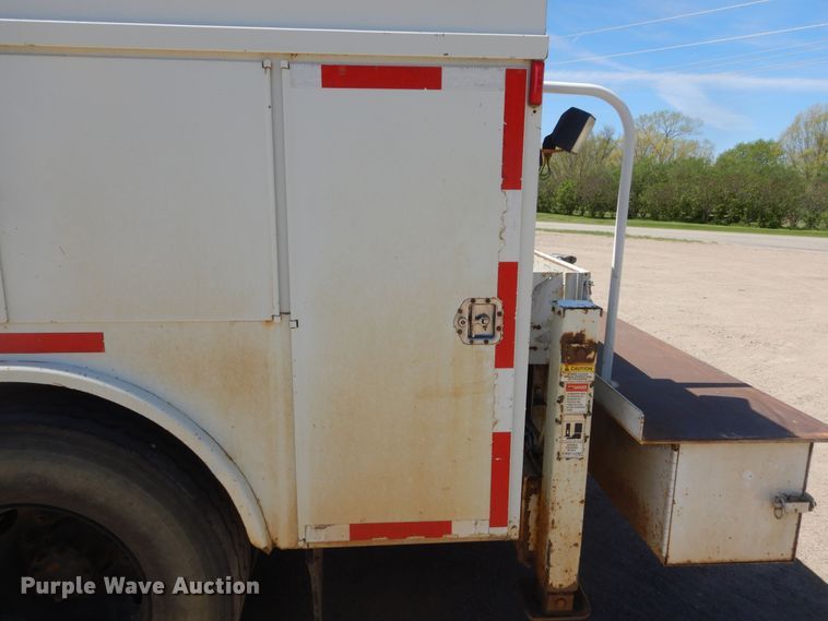 image for item KS9948 2006 International 4200  utility / service truck