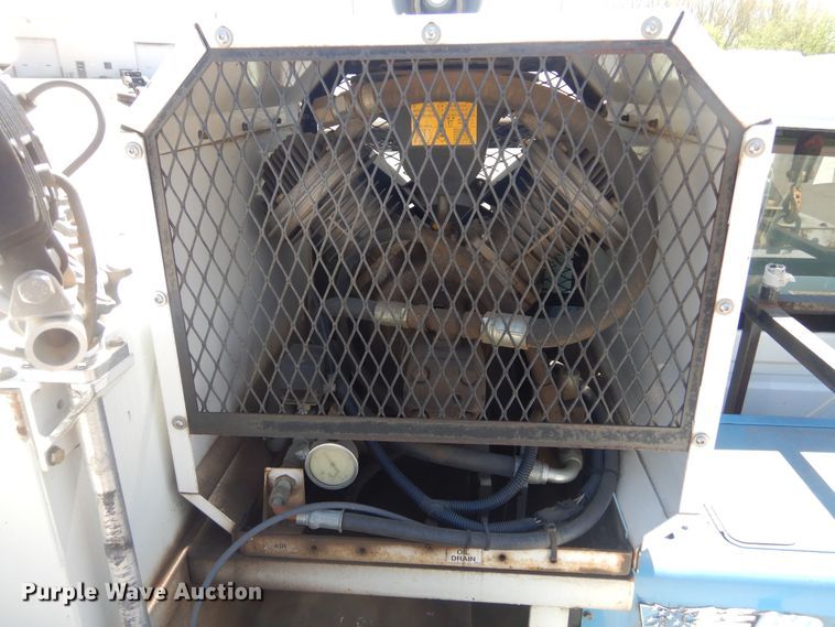 image for item KS9948 2006 International 4200  utility / service truck