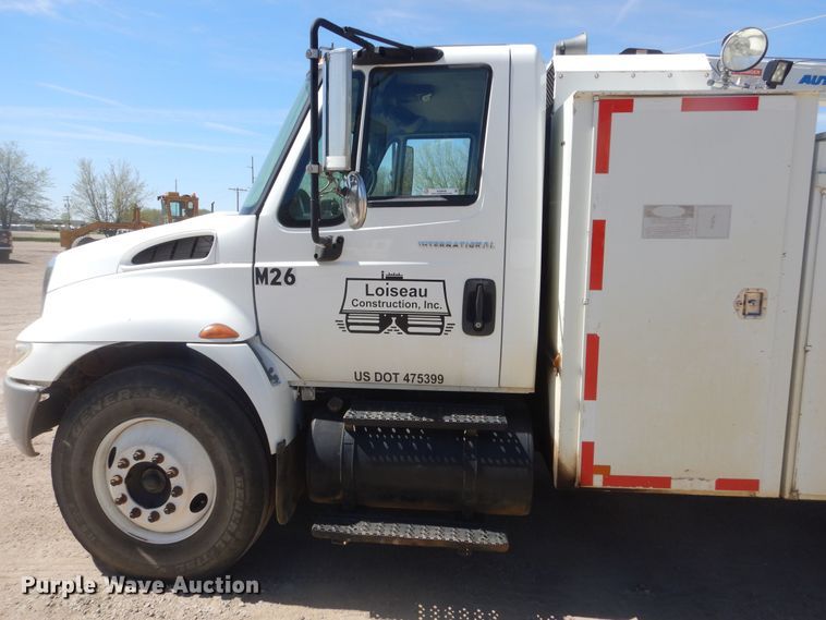 image for item KS9948 2006 International 4200  utility / service truck