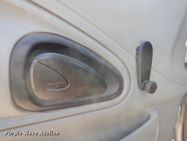 image for item KS9948 2006 International 4200  utility / service truck